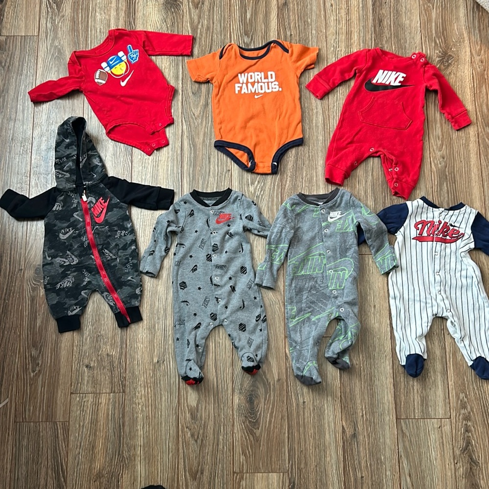 NIKE BUNDLE size 3m